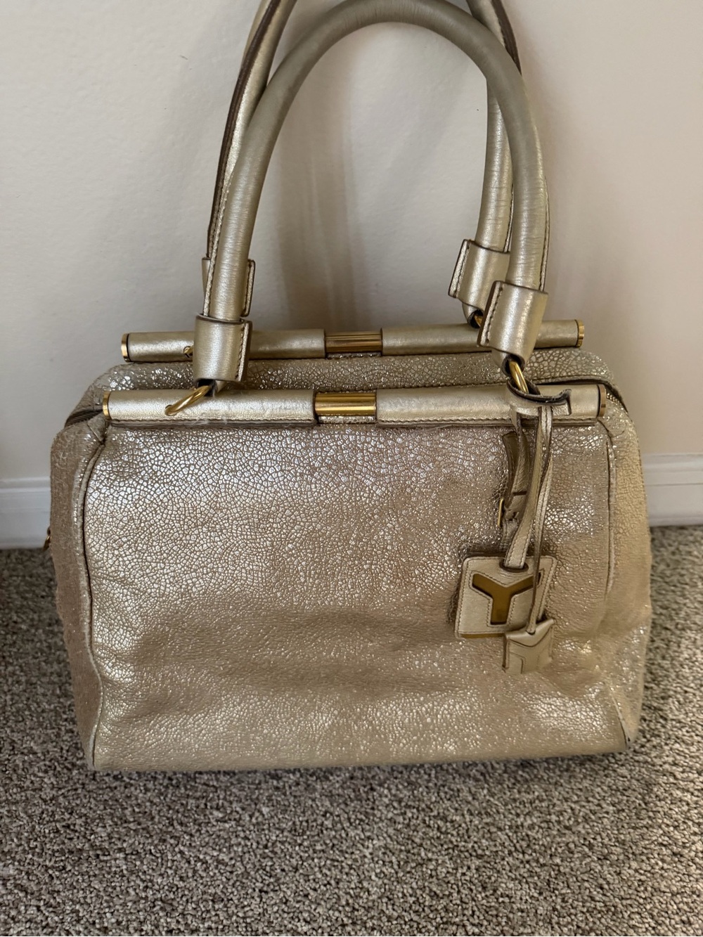 Yves Saint Laurent Medium Majorelle Bag